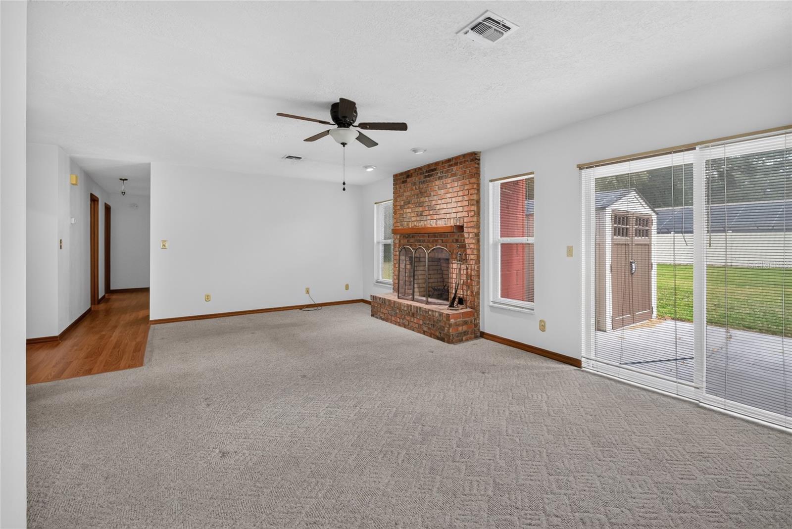 3745 NE 18TH AVE — photo 3