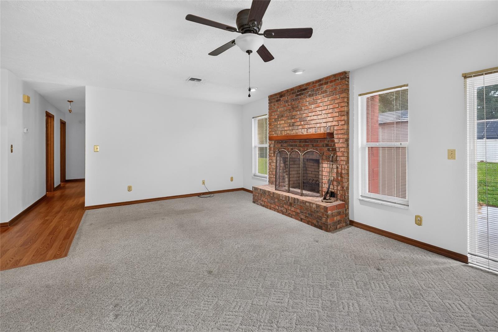 3745 NE 18TH AVE — photo 4