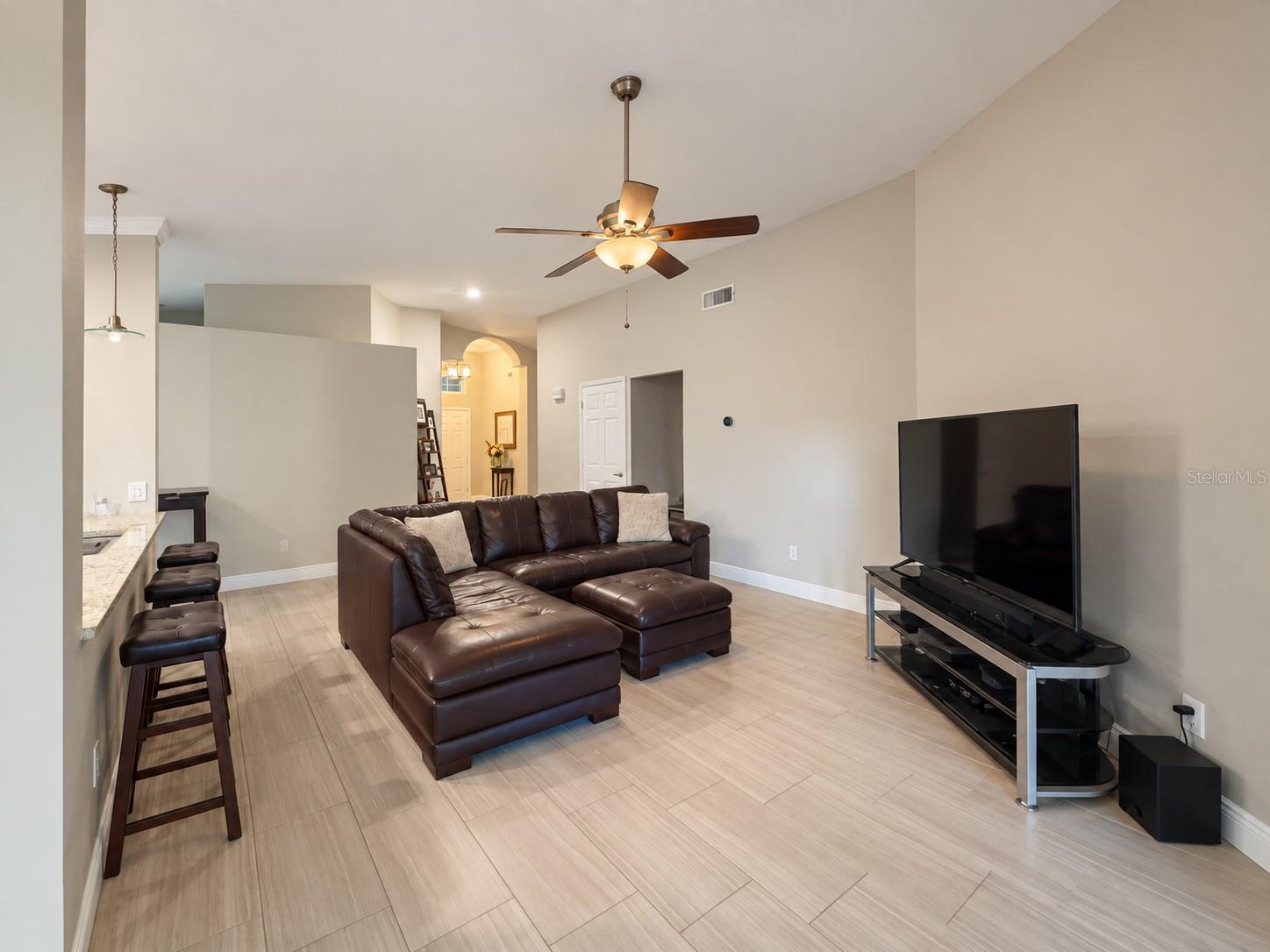 2212 CATTLEMAN DR — photo 2