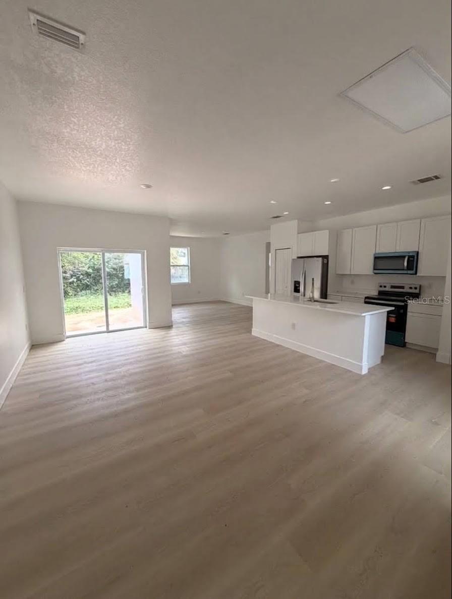 504 E RIVIERA ST — photo 3