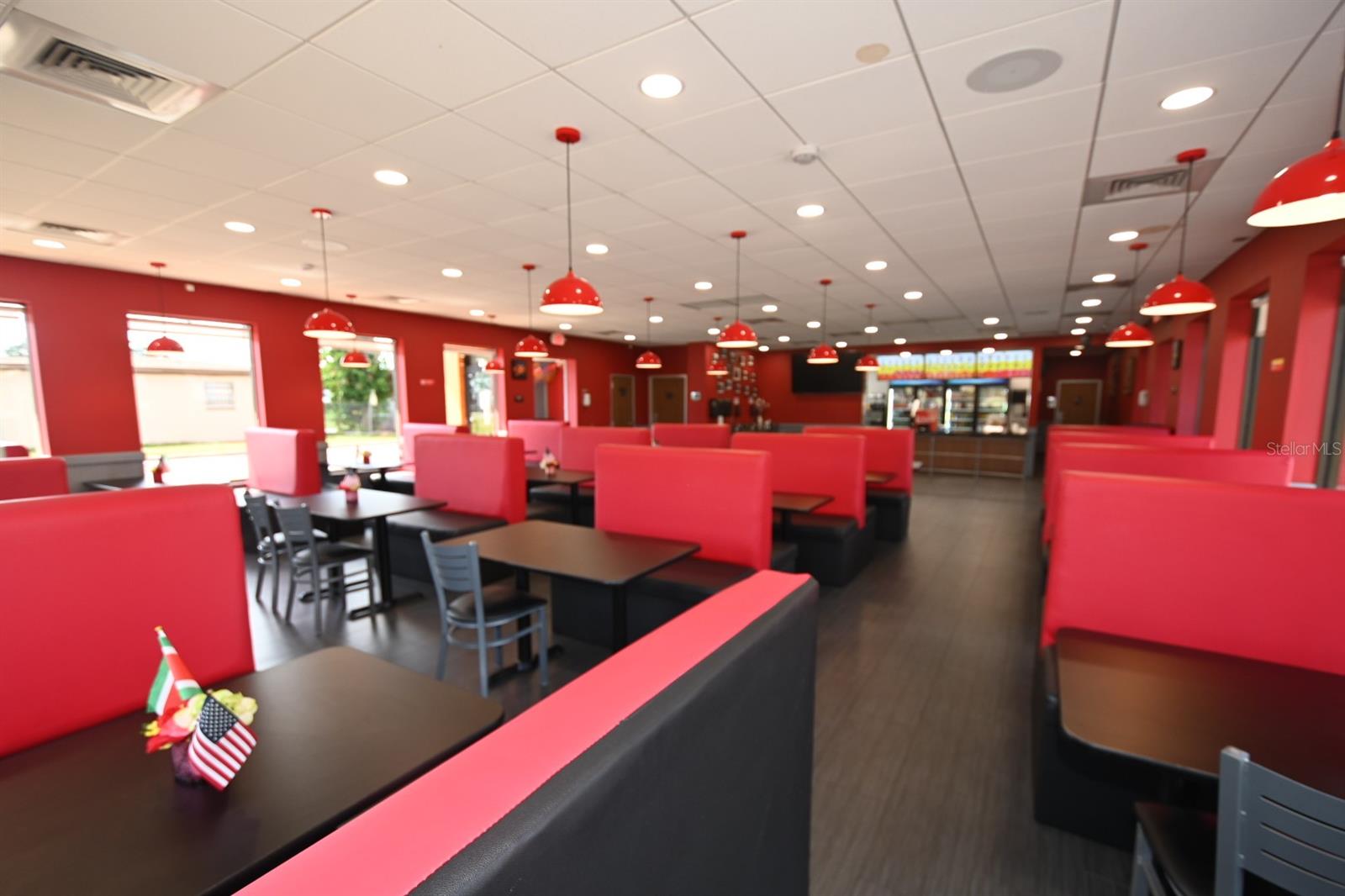 3200 PARKWAY CENTER CT — photo 2