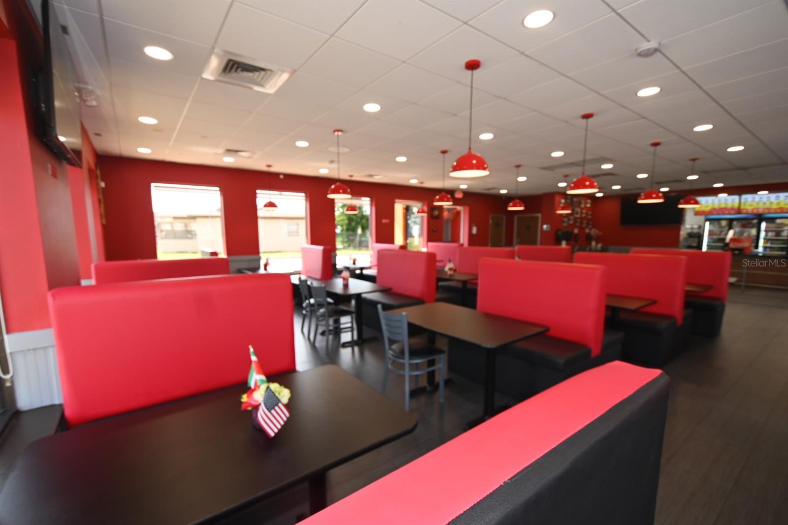 3200 PARKWAY CENTER CT — photo 3