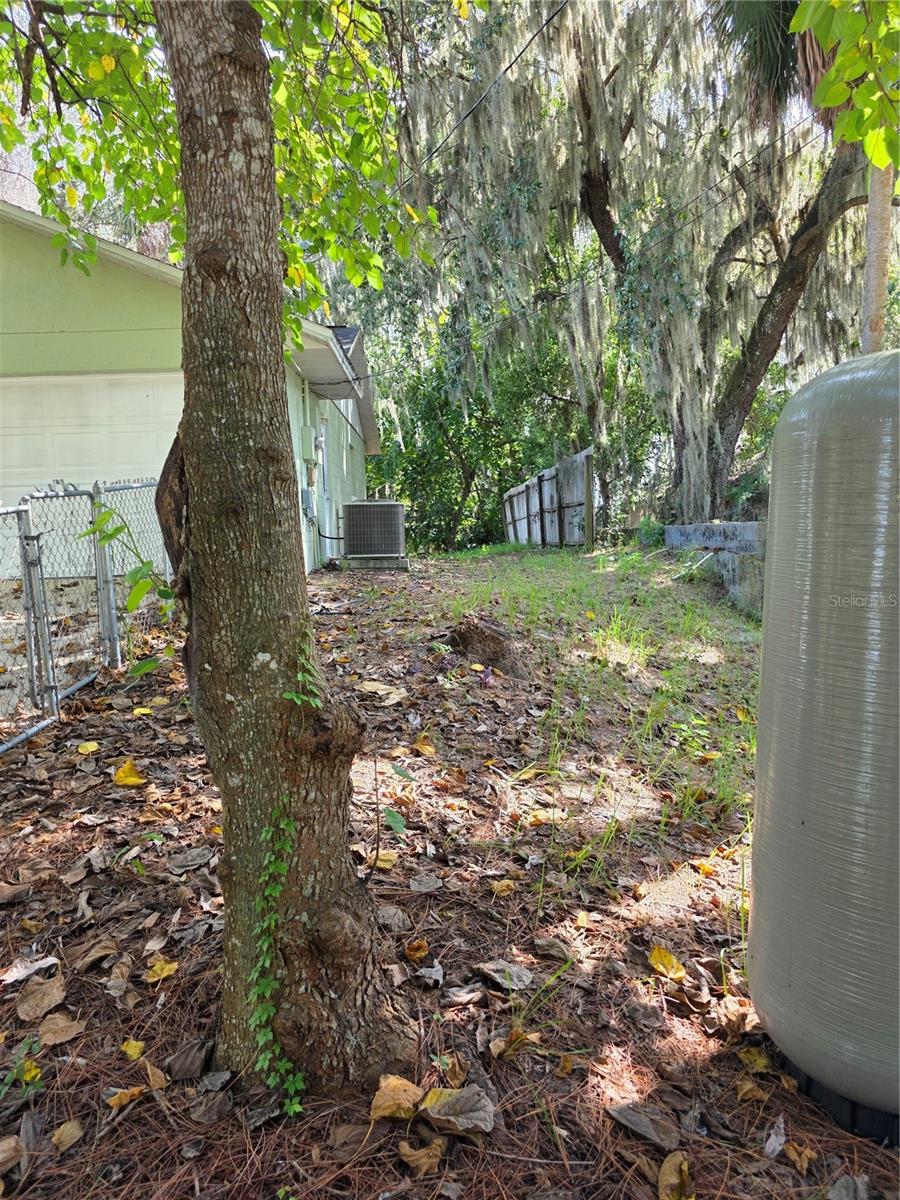 235 TOMS RD — photo 3