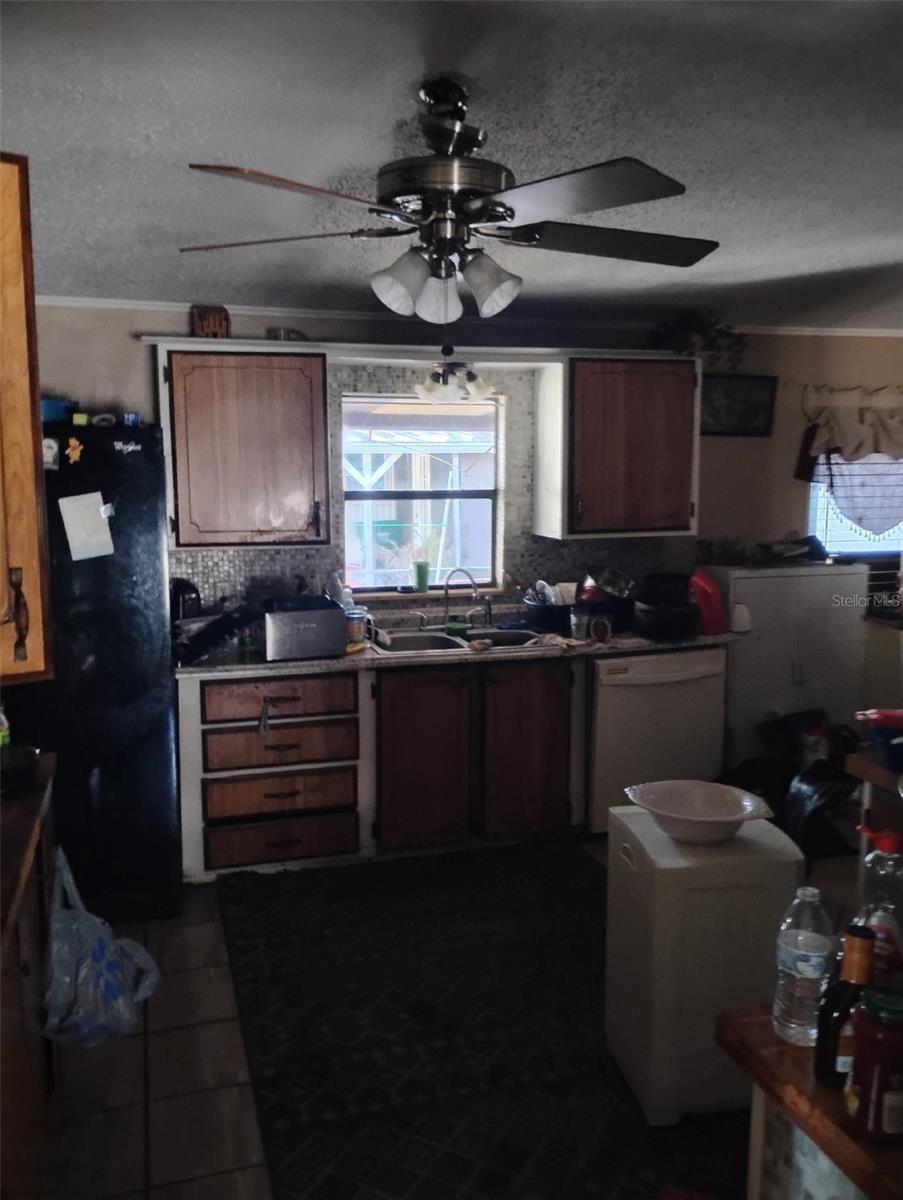 122 PINE TREE DR — photo 2