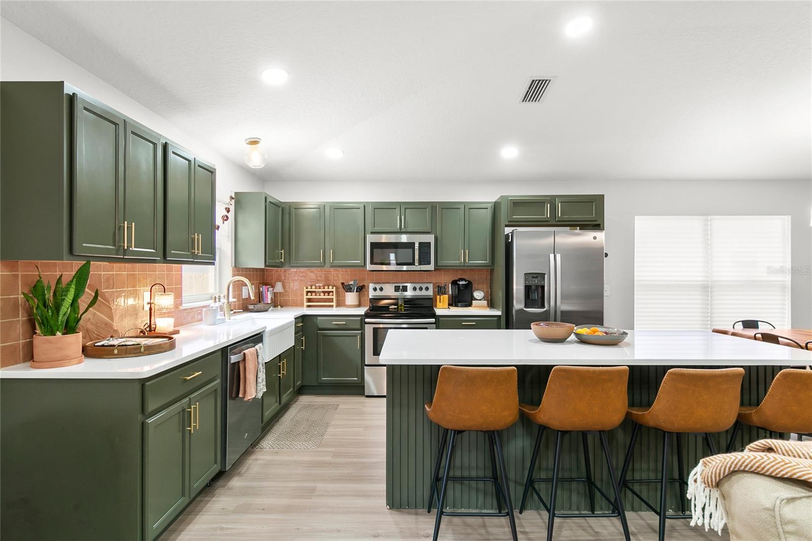 31234 CHEVY CHASE DR — photo 2