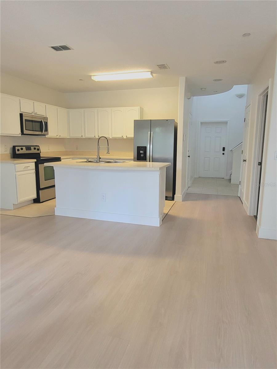 9548 BACCHUS TRL — photo 3