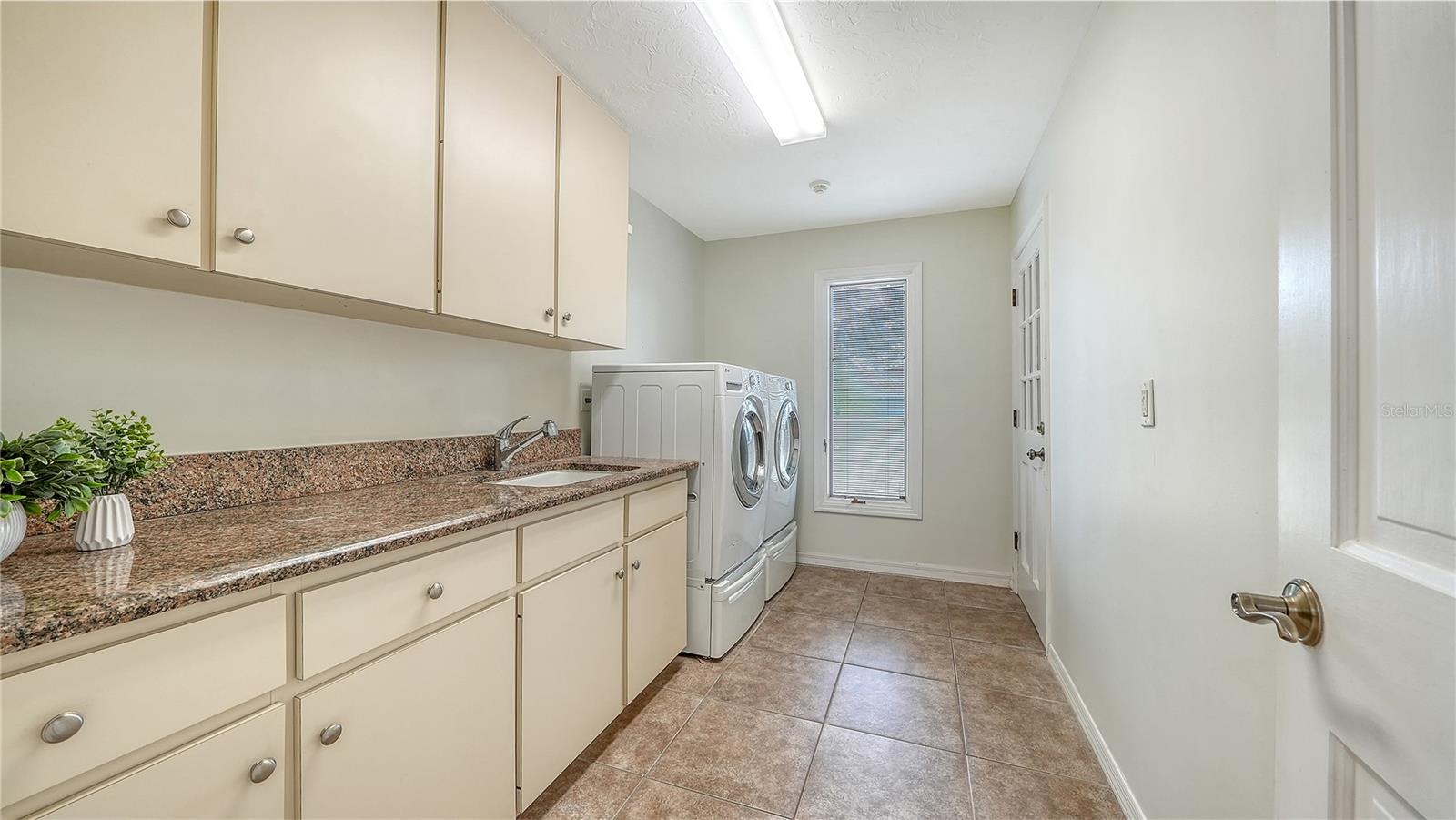 4887 PEREGRINE POINT CIR E — photo 35