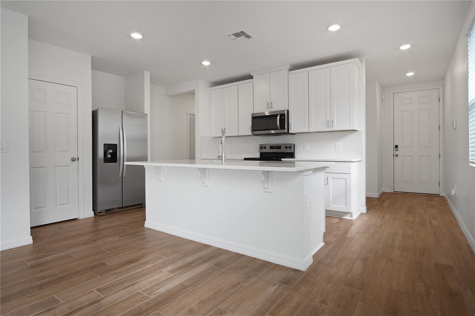 1378 CURRENT PL — photo 4