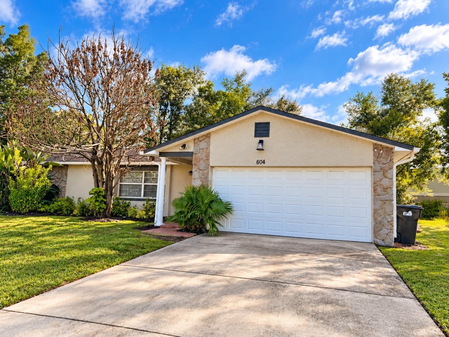 604 RIVERWOODS CIR — photo 2