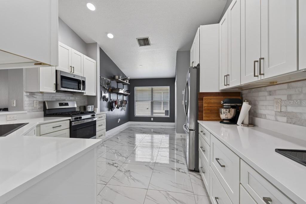 1802 WAKEFIELD DR — photo 25
