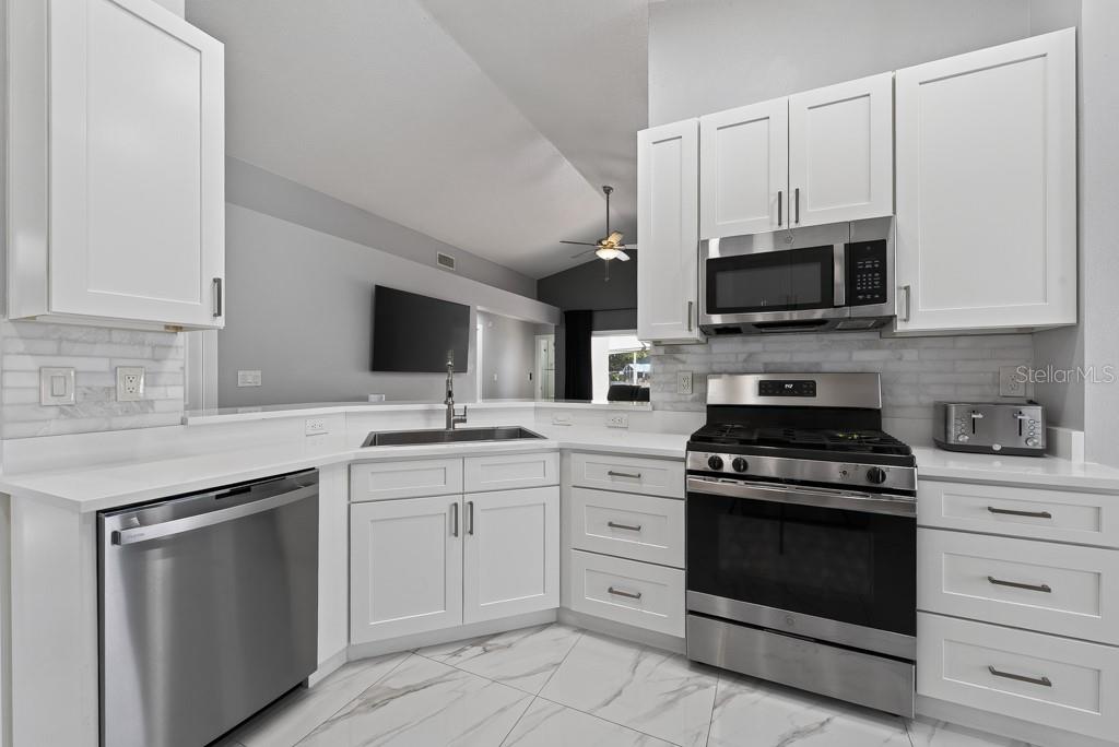 1802 WAKEFIELD DR — photo 27