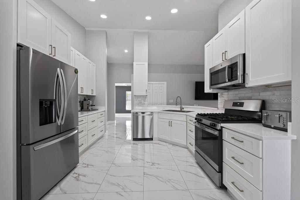 1802 WAKEFIELD DR — photo 28