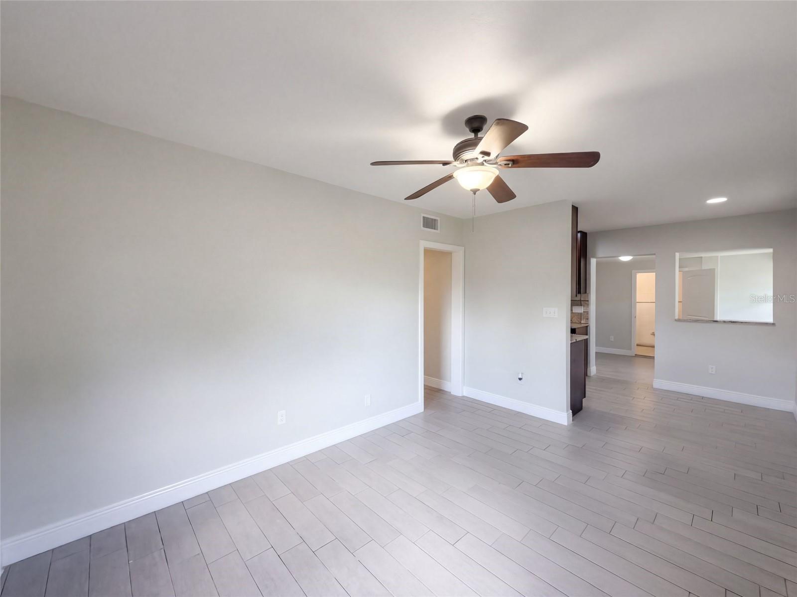 1610 STEVENSONS DR — photo 3