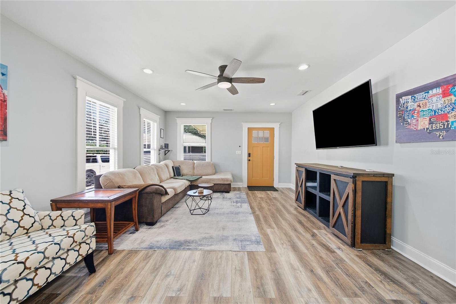 2910 N OLA AVE — photo 5