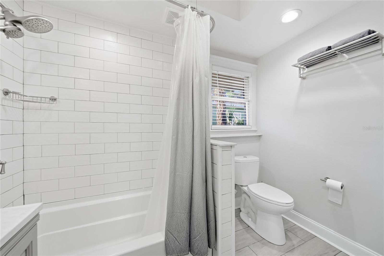 2910 N OLA AVE — photo 13