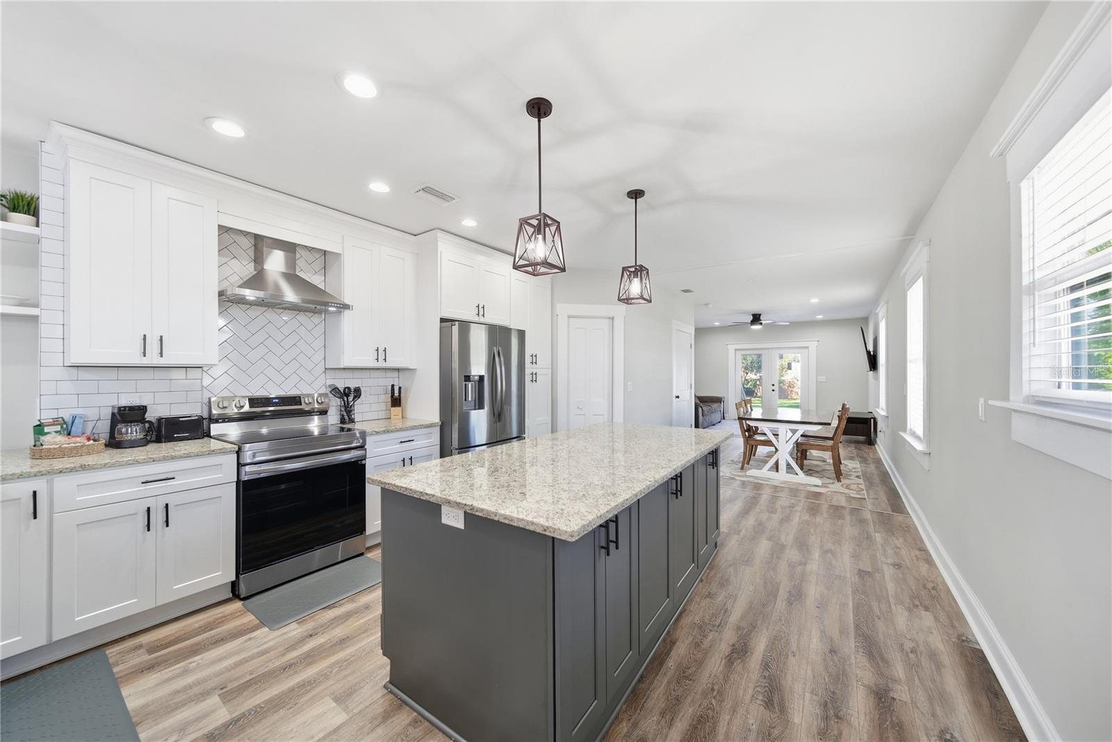 2910 N OLA AVE — photo 15
