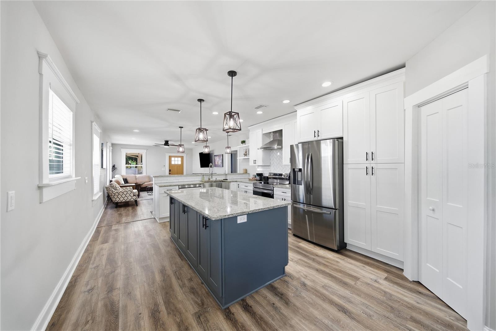 2910 N OLA AVE — photo 18