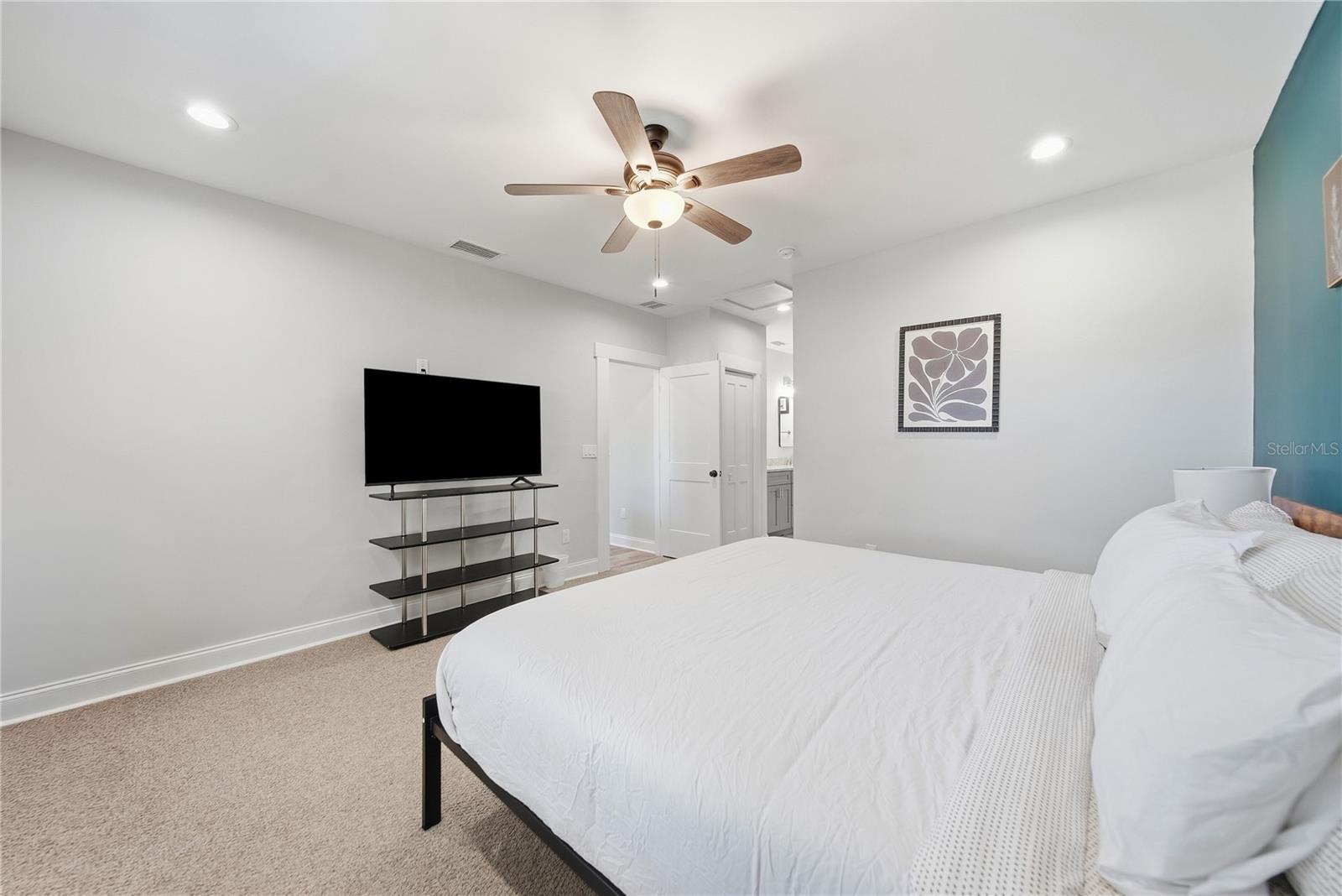 2910 N OLA AVE — photo 25