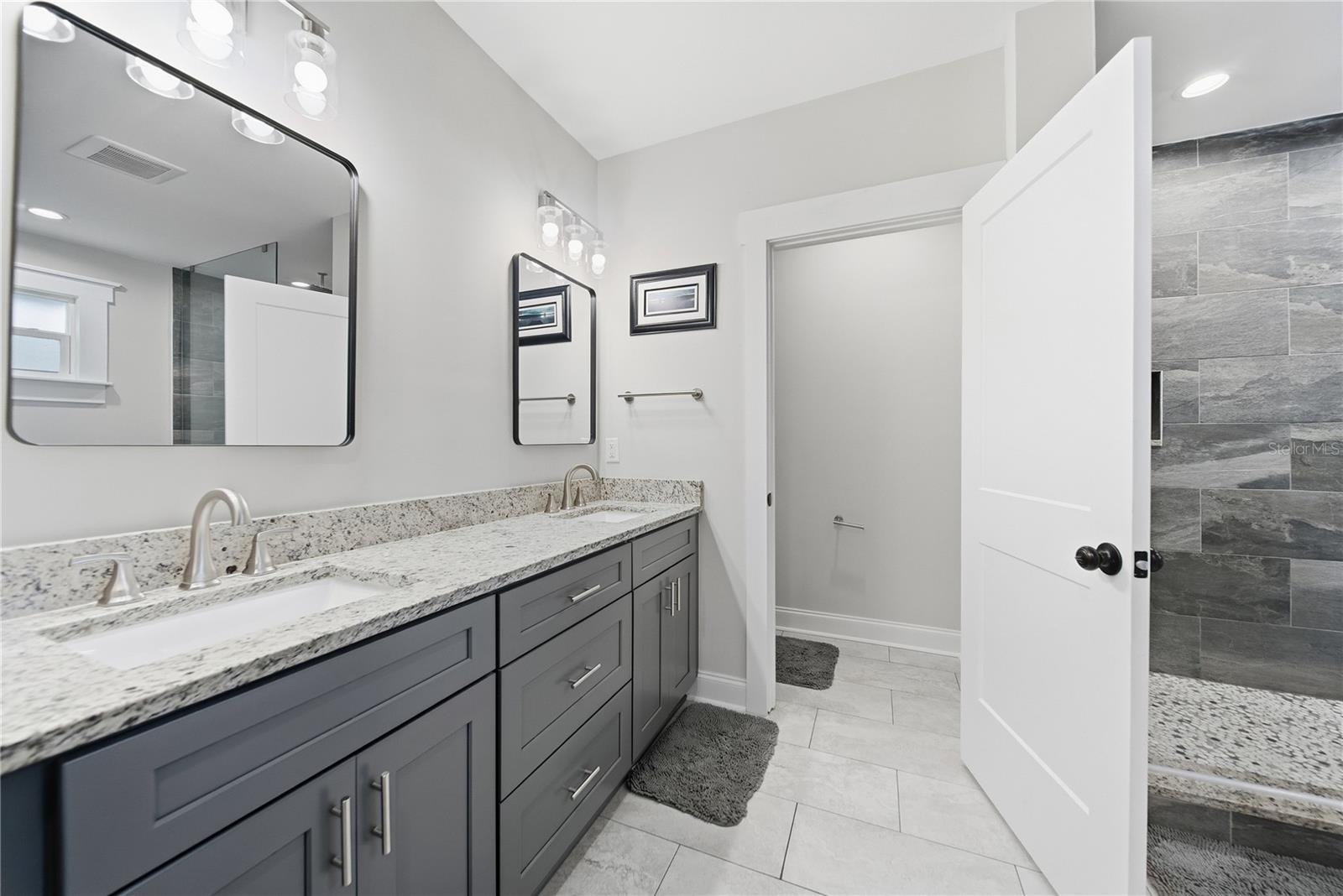2910 N OLA AVE — photo 26