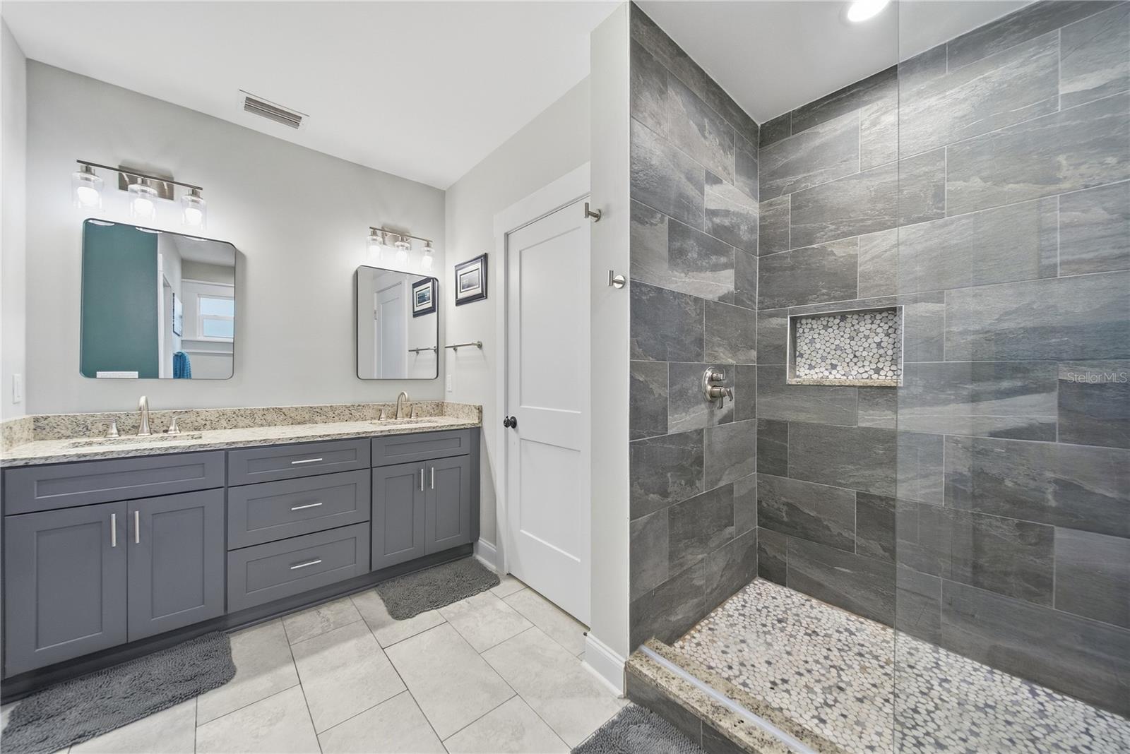 2910 N OLA AVE — photo 28