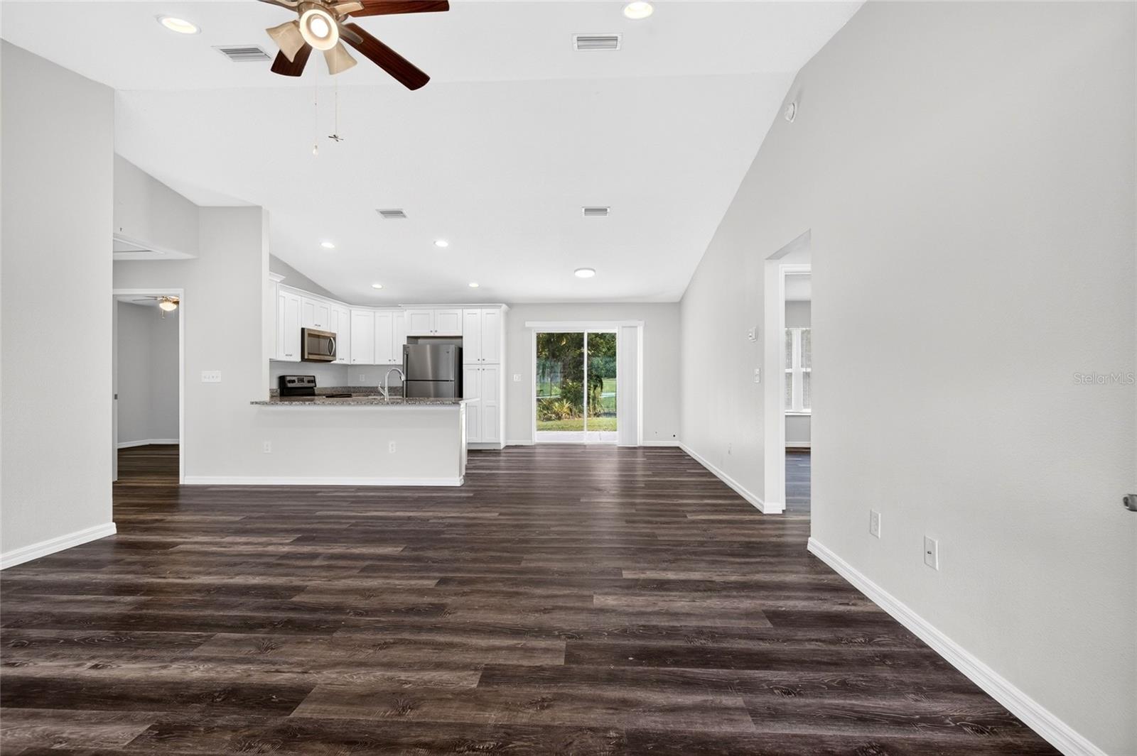 296 OAK LANE TRAK — photo 4