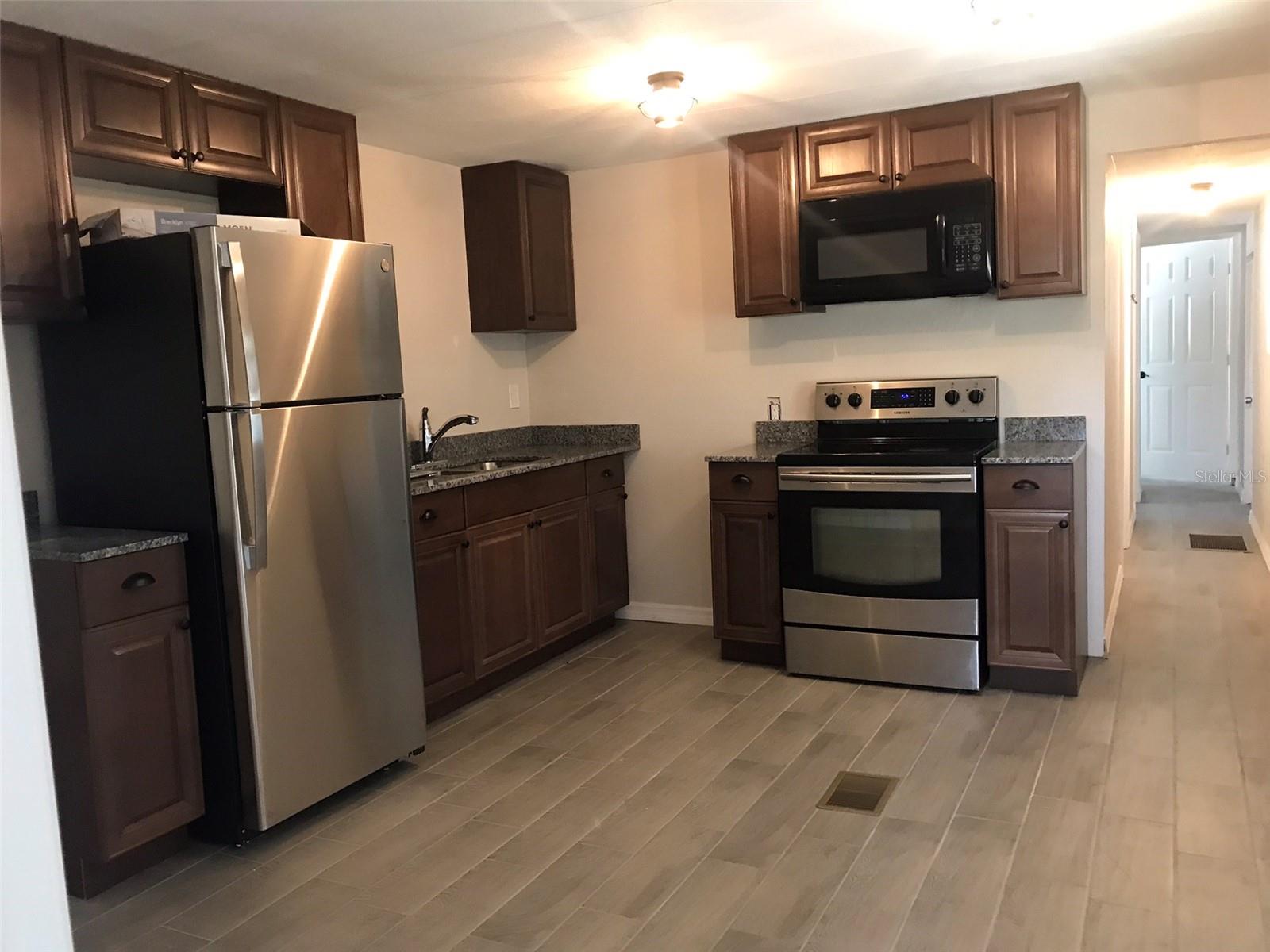 7037 LOFTY DR — photo 2