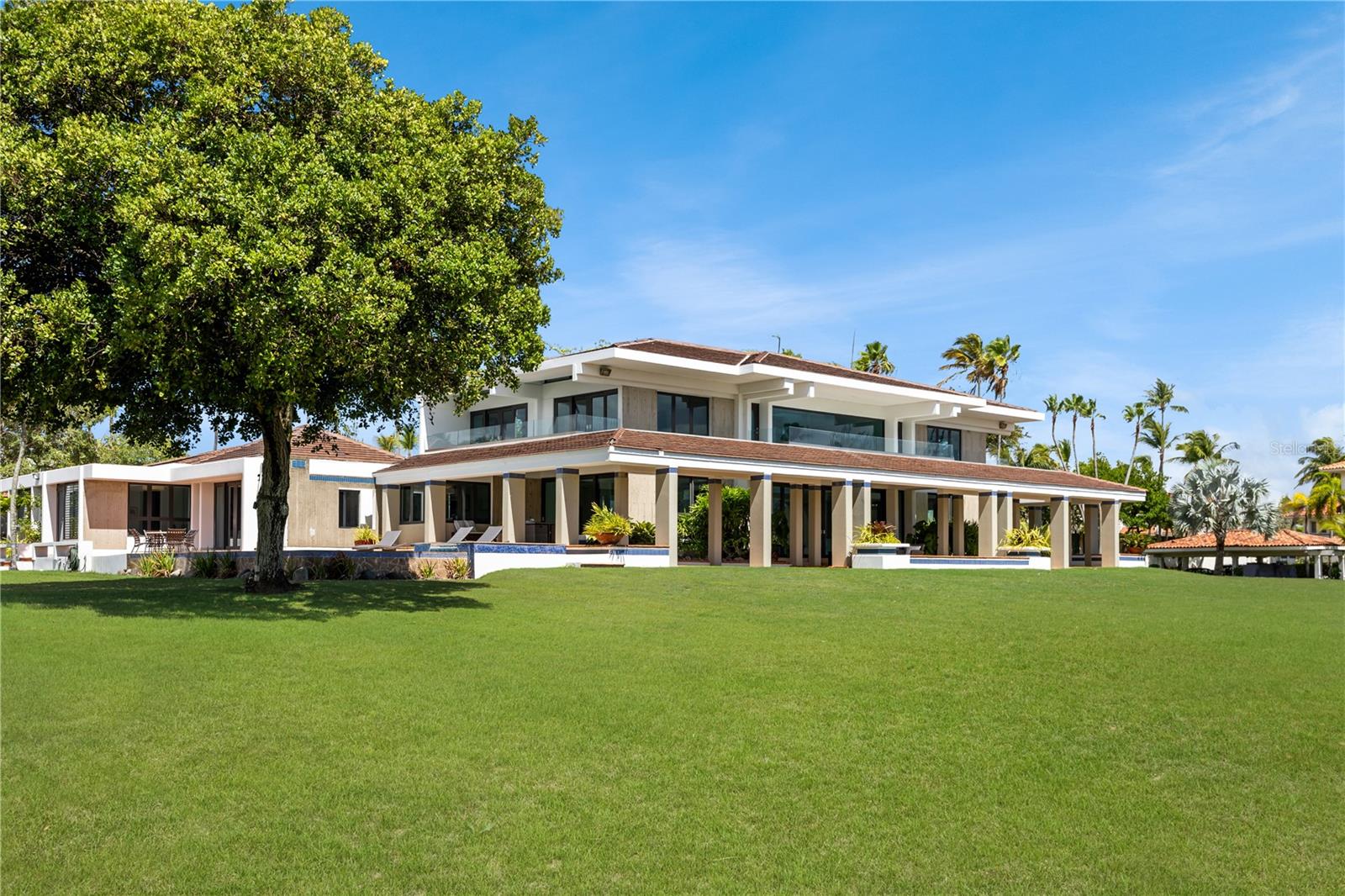 800 THE REDONDA ESTATE — photo 4