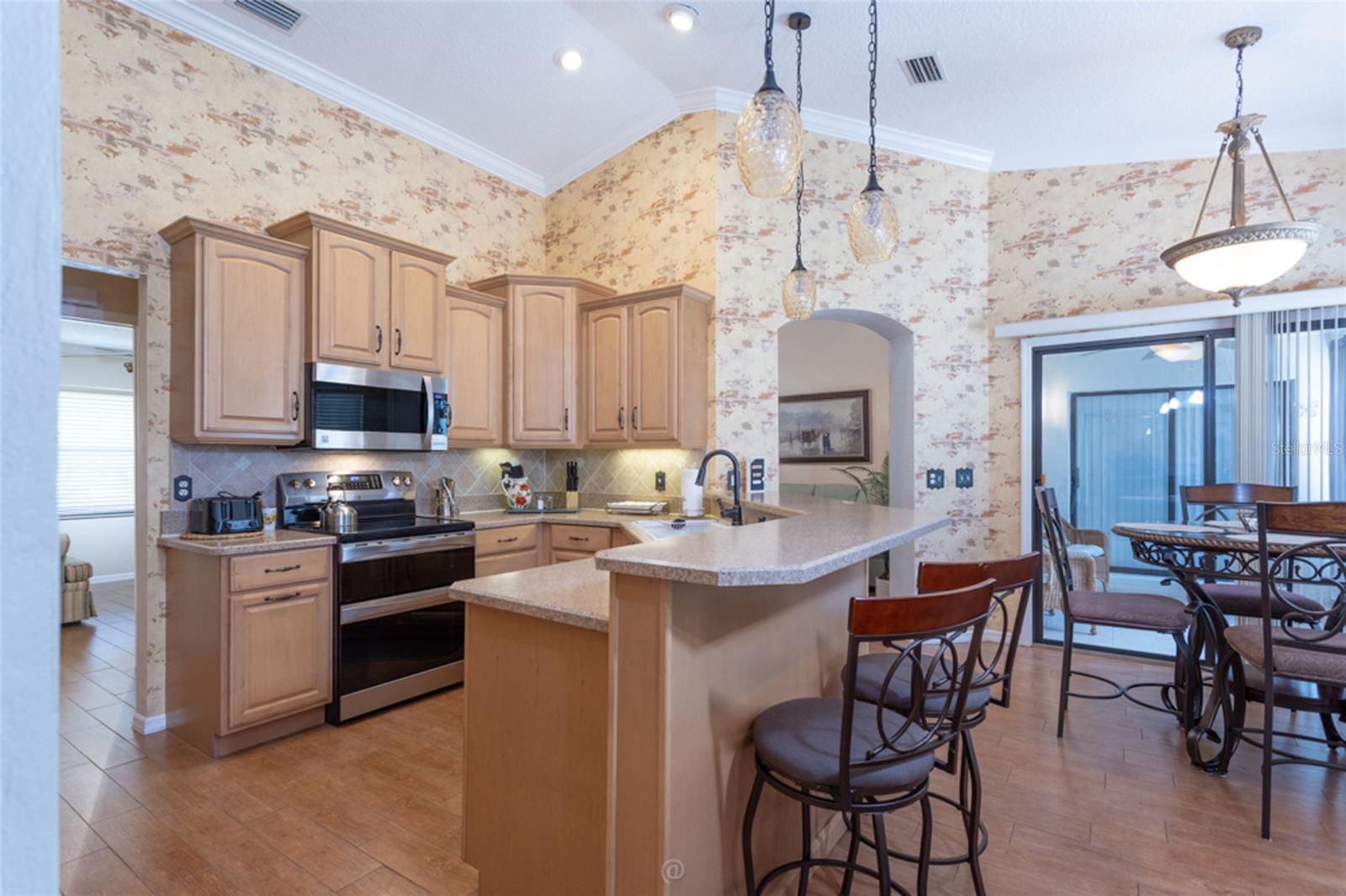 125 WYNNFIELD DR — photo 2