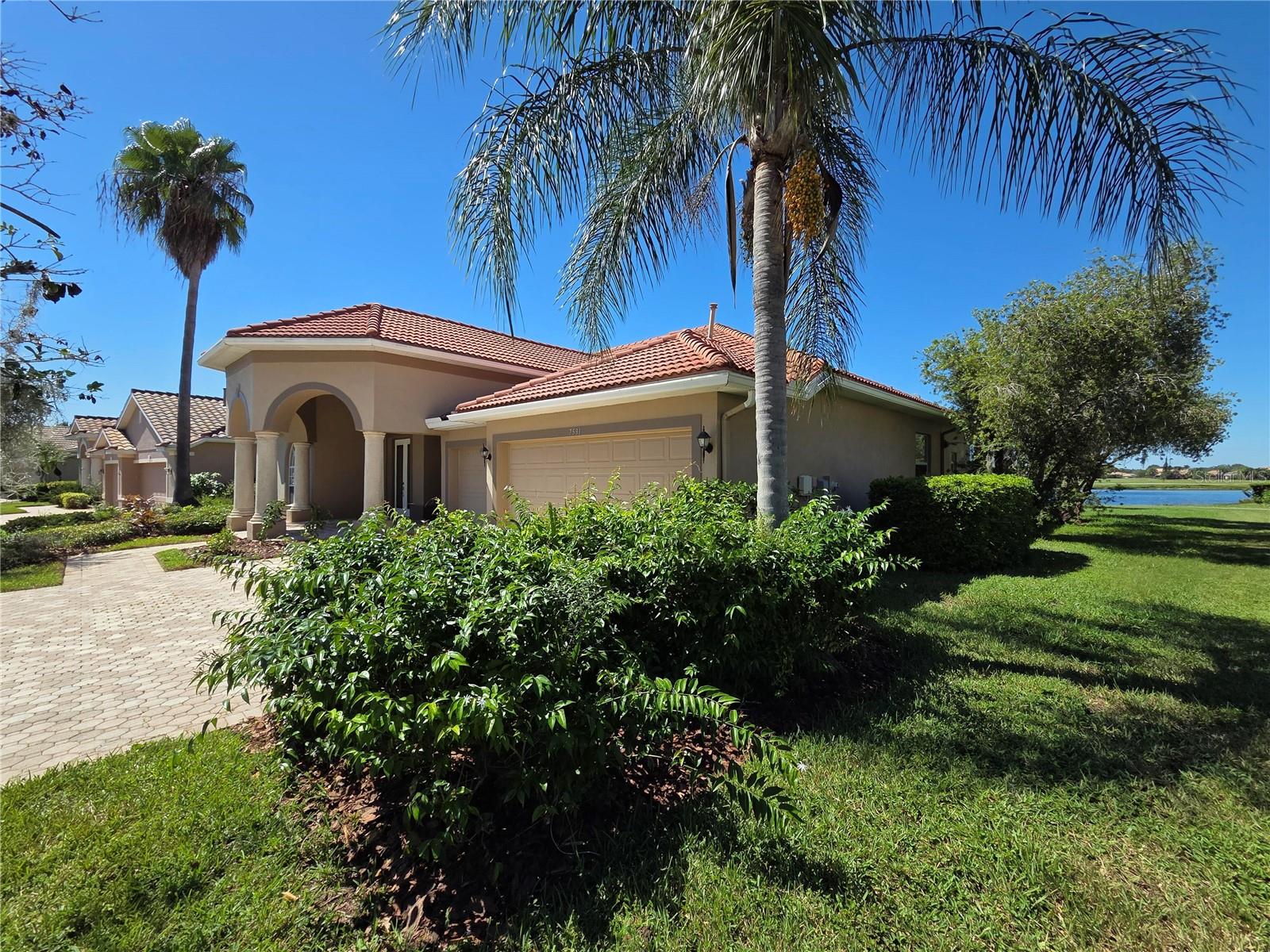 7531 CAMDEN HARBOUR DR — photo 4