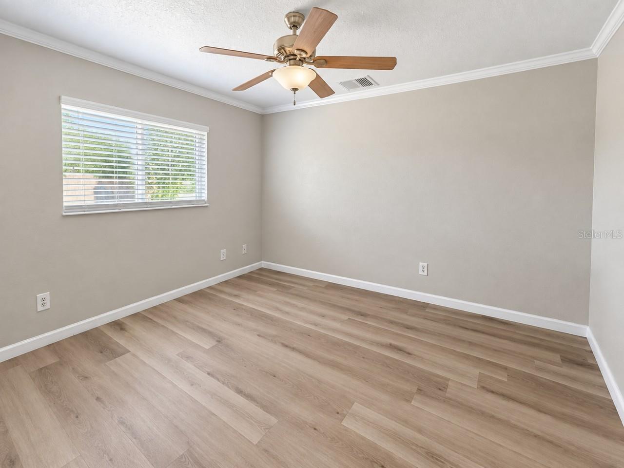 6184 HOLLYWOOD AVE — photo 4