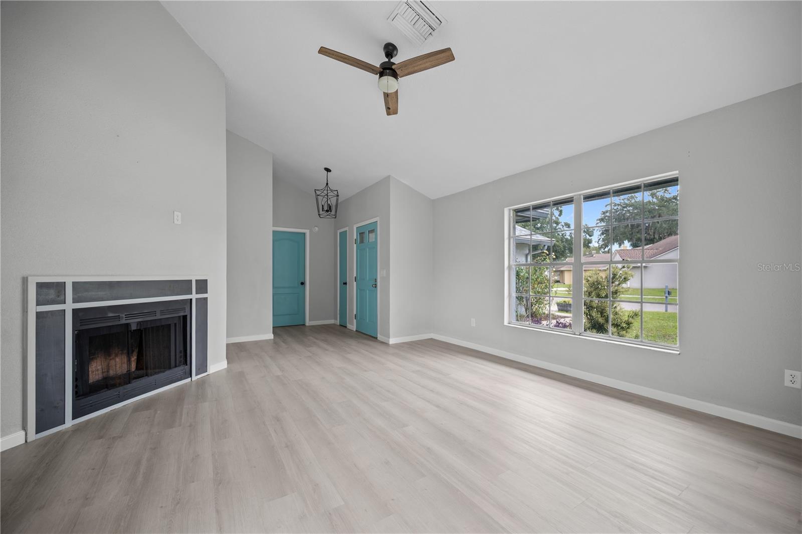 2041 SHADOW PINE DR — photo 2