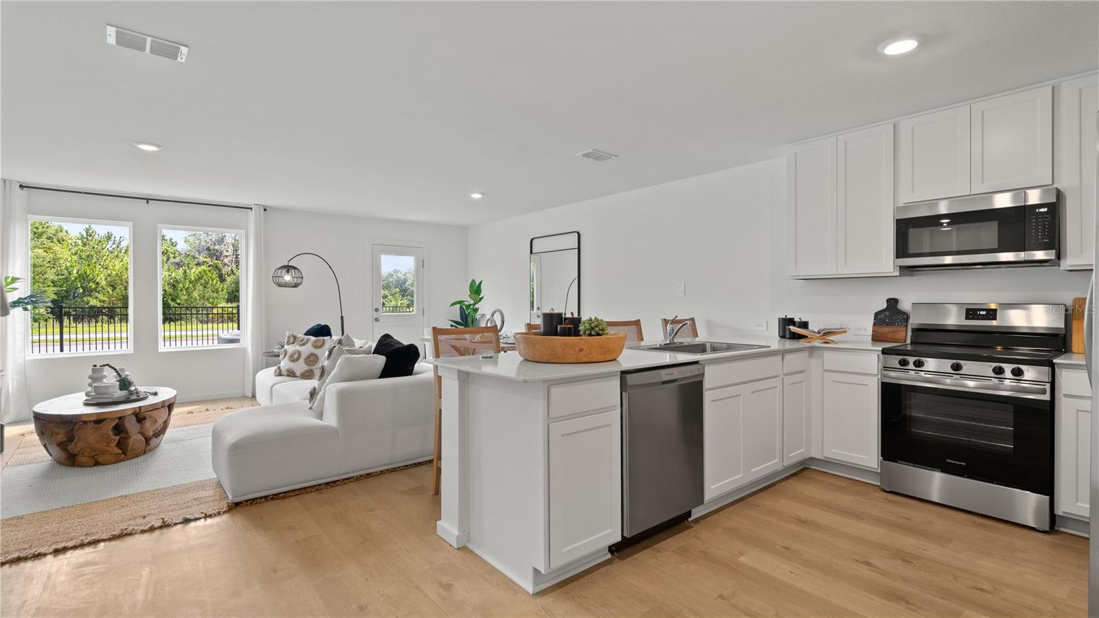 1086 TWINS ST — photo 3