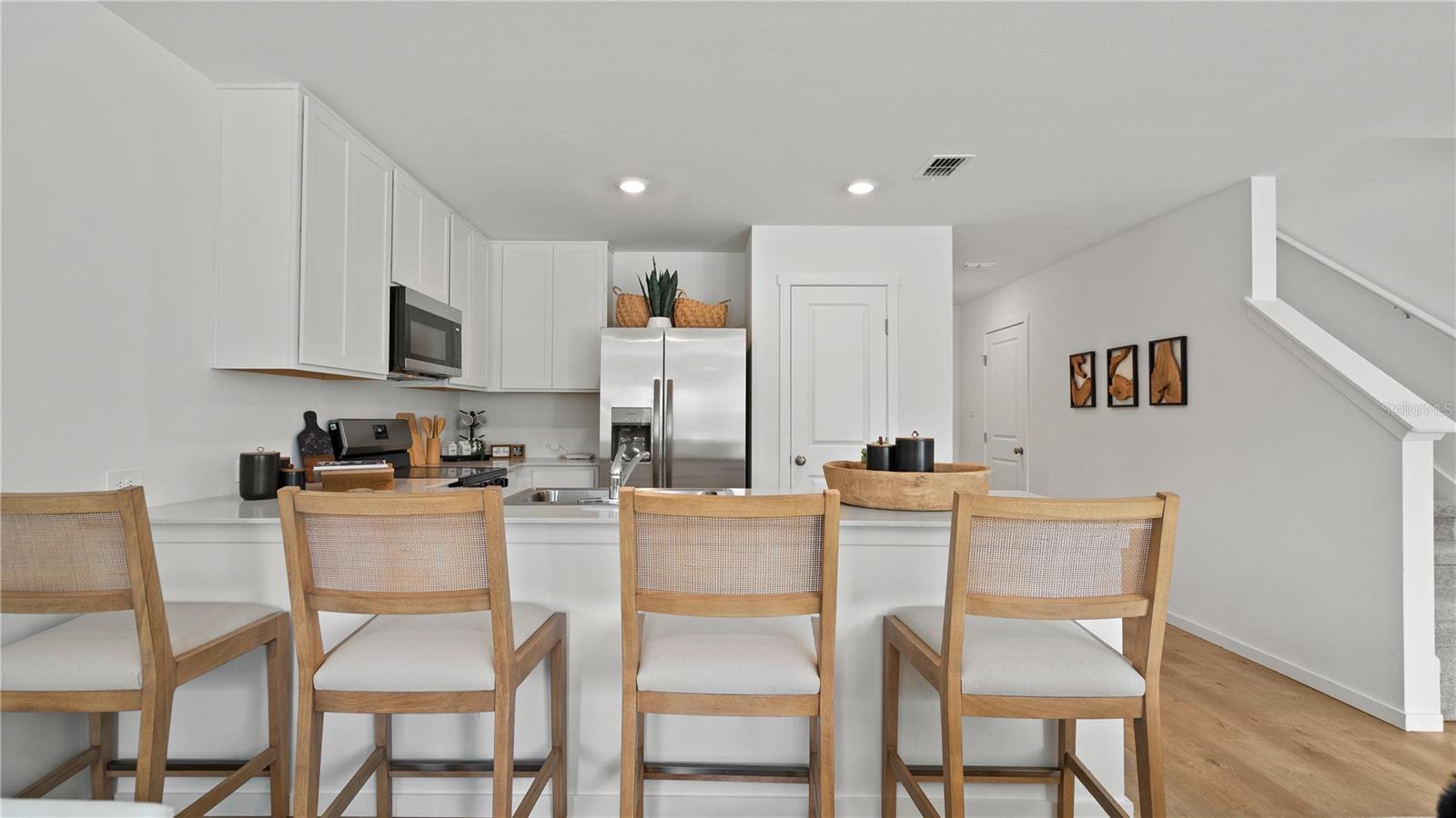 1086 TWINS ST — photo 4